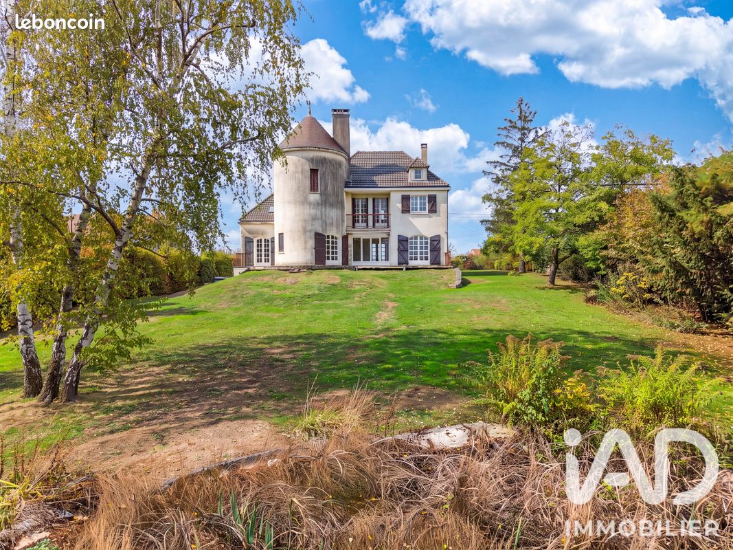 Maison 9 pièces 200 m² · à Carnetin · 200 m² · 619 000 €