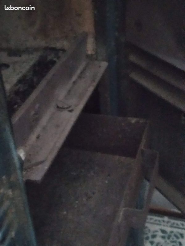 POÊLE EN FONTE ancien à bois ou à charbon , XIXème siècle , Belgique