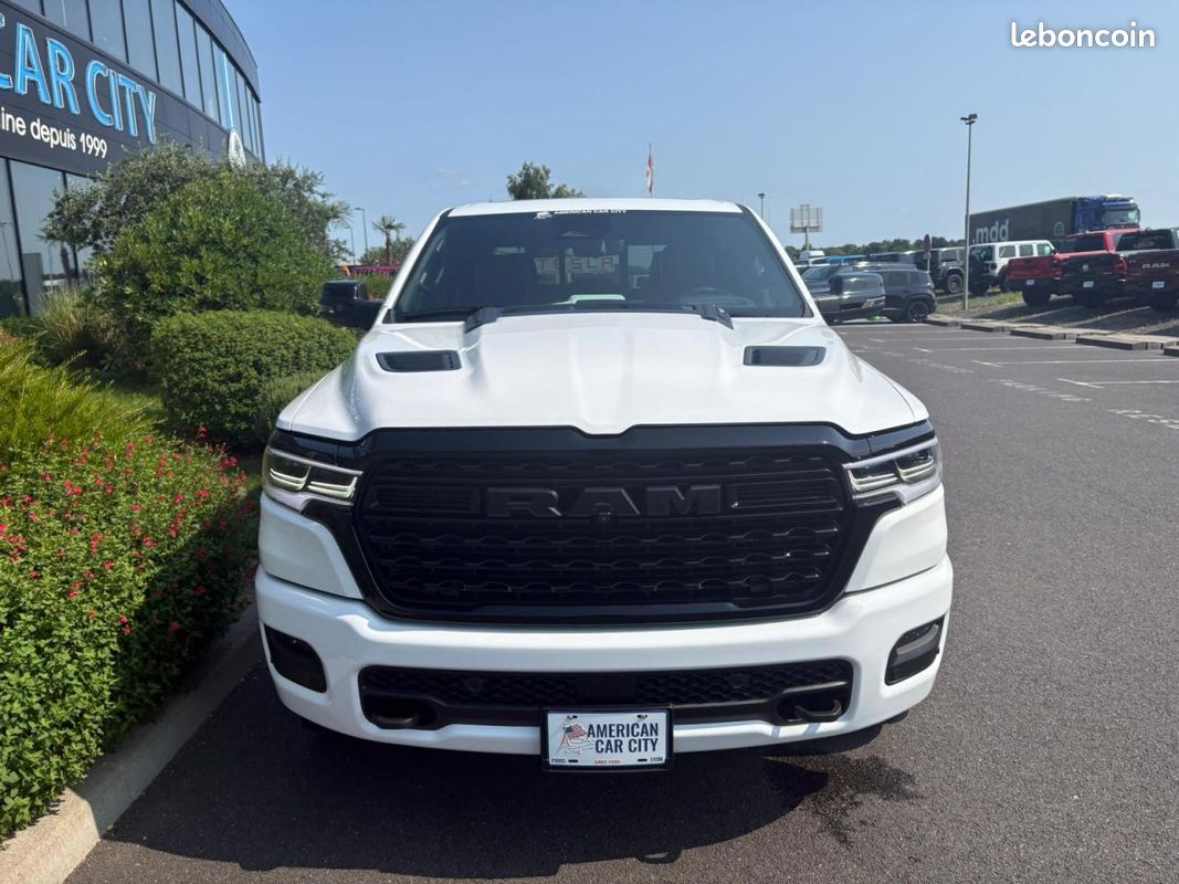 Dodge ram 1500 crew limited night edition rambox 2025 (image 7)