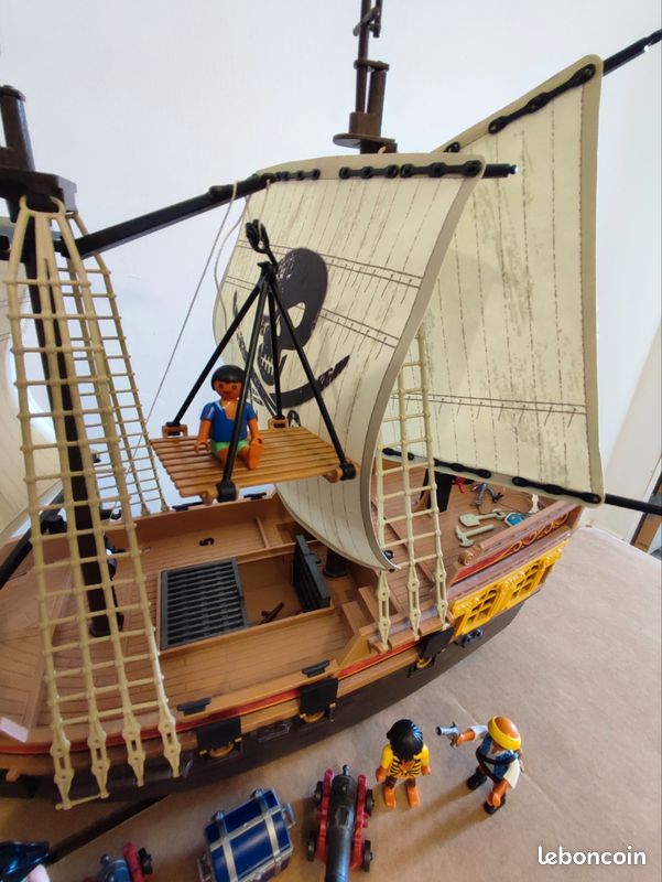 Playmobil pirate (image 1)