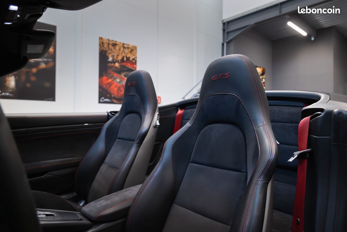 Porsche 991.2 Carrera 4 GTS Cabriolet 3.0 450 cv – 1ère MAIN – FRANÇAISE – PDCC – ROUES AR DIRECTRICES – PDLS+ - PACK SPORT CHRONO - APPLE CAR PLAY – CAMERA – PORSCHE APPROVED 12 MOIS - (image 6)