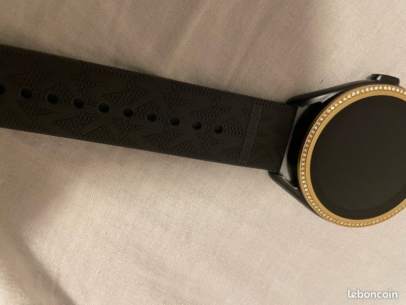 Montre connecté Michael Kors en très bon état (image 2)