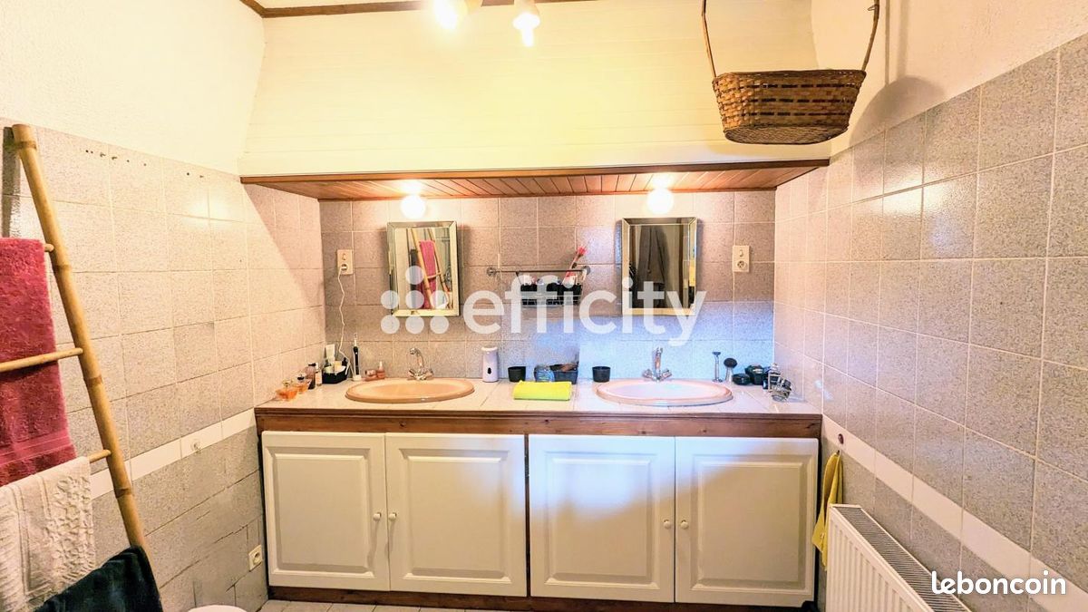Maison 5 pièces 170 m² - Ruffec 16700 (image principale 6)