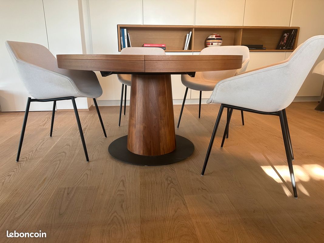 1 table salle à manger et 4 chaises BoConcept (image 2)