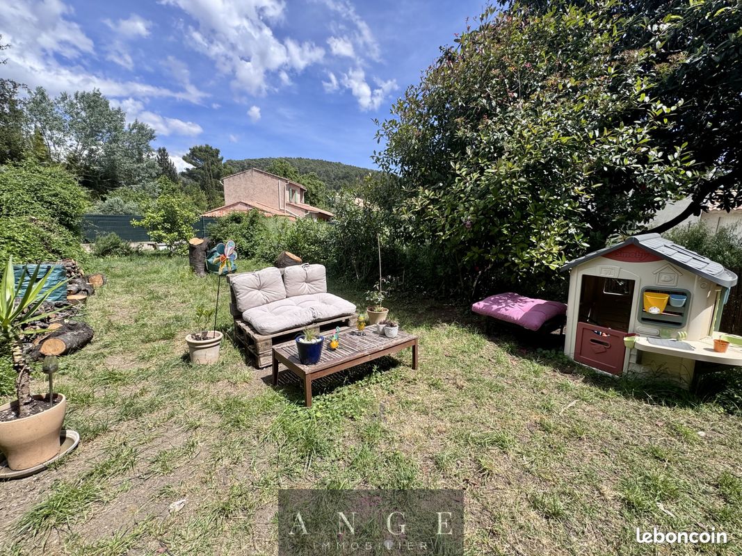 Maison 6 pièces 130 m² · à Solliès-Toucas · 130 m² · 374 000 €
