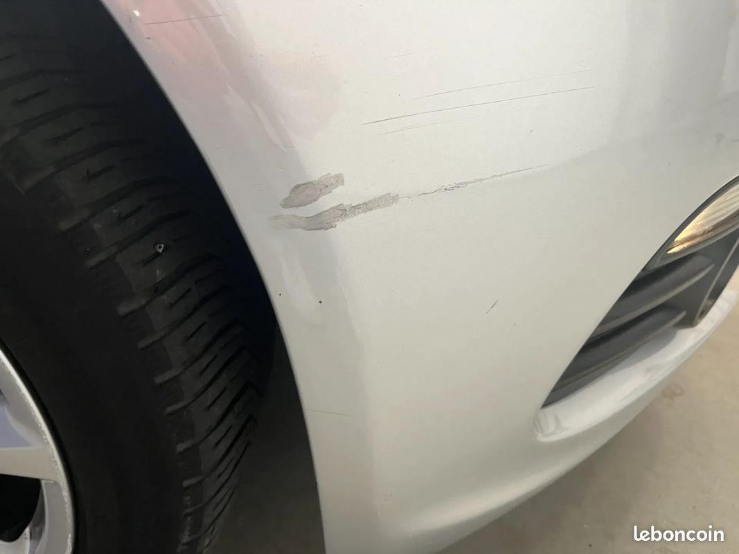 VOLKSWAGEN Scirocco 1.4 TSI 160ch Sportline - 2009 - DYNAUDIO - Projecteur Bi-Xenon (image 30)