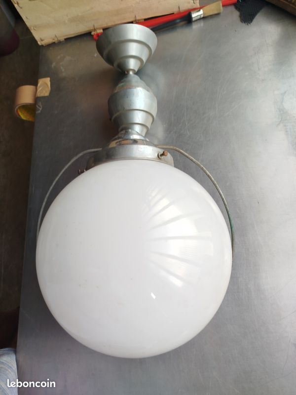 Ancienne suspension Art Déco en verre opalin blanc – Années 1930/1940 (image 4)
