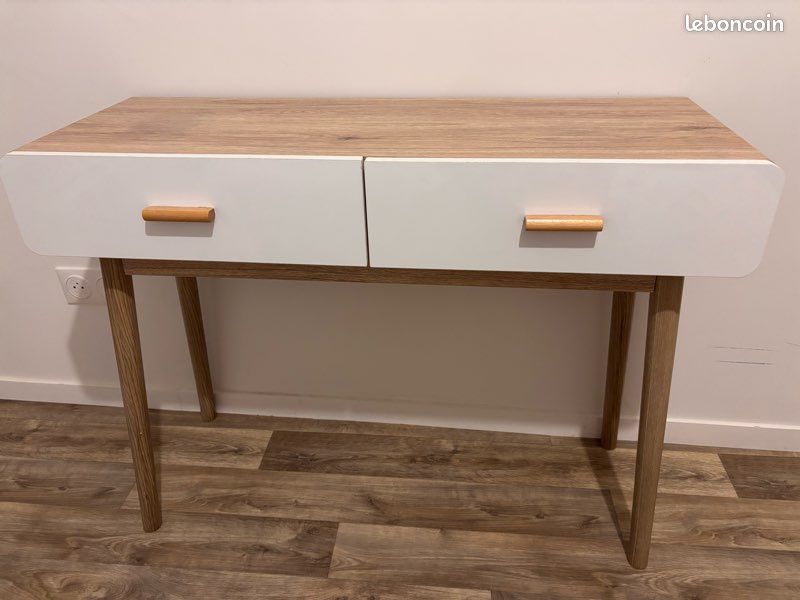 Console (image 1)