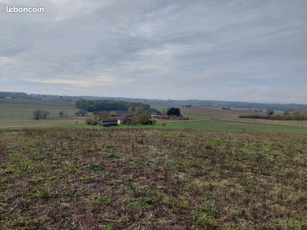 Terrain constructible avec belle vue dégagée · à Lévignac-de-Guyenne · 32 000 €