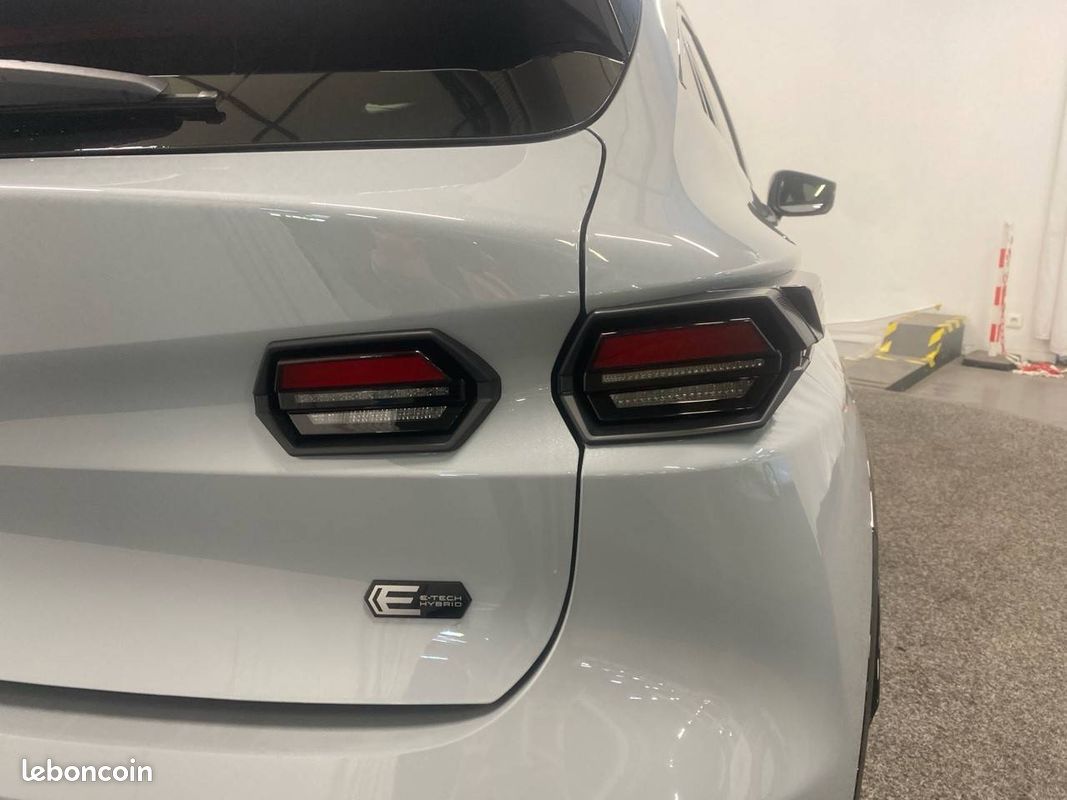 RENAULT Clio E-Tech full hybrid 160 ch Techno (image 12)
