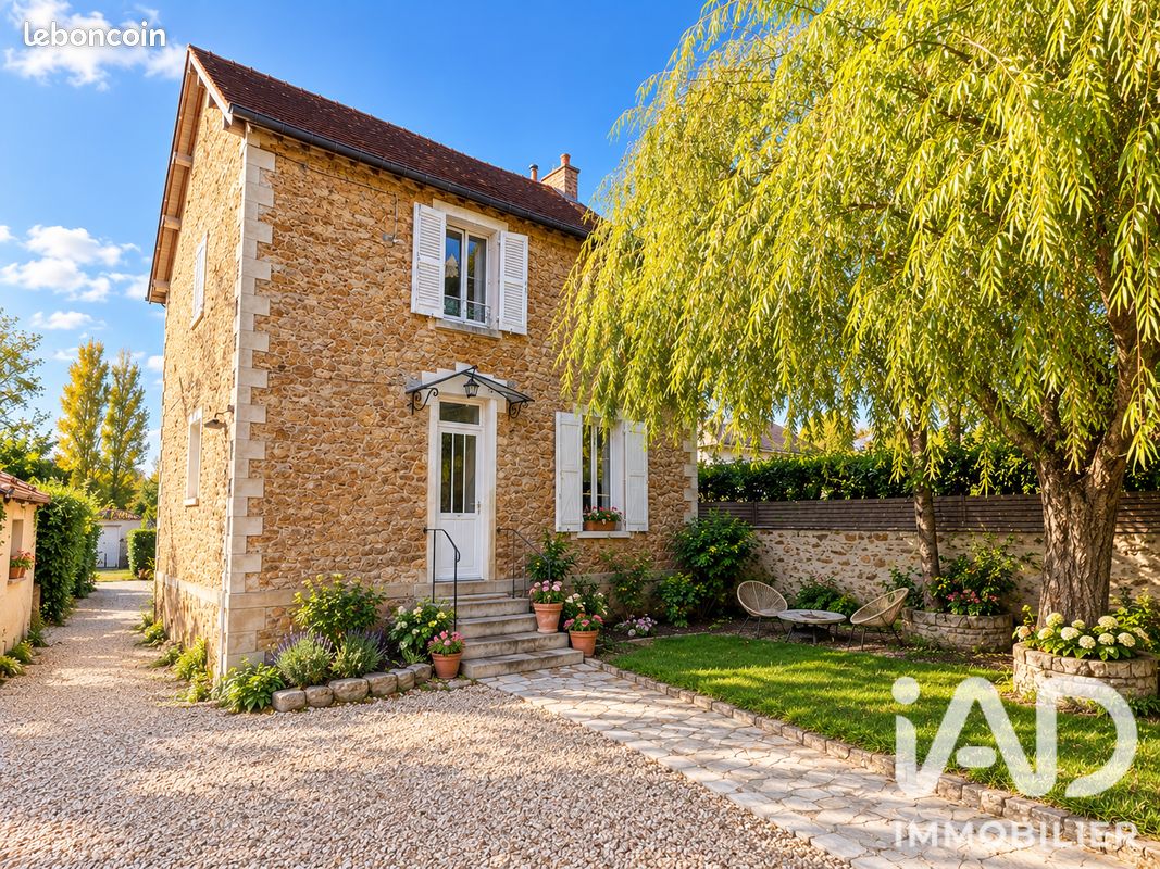 Maison 5 pièces 122 m² · à Saint-Sauveur-sur-École · 122 m² · 396 000 €