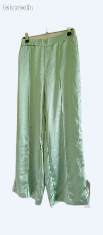 Pantalon fluide vert taille S
100 % polyester (image 1)