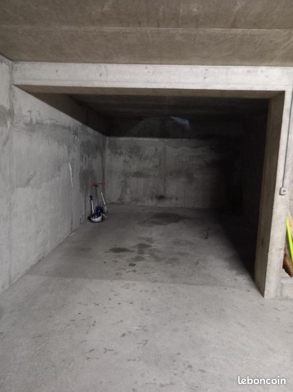 Parking PANTIN · 100 €