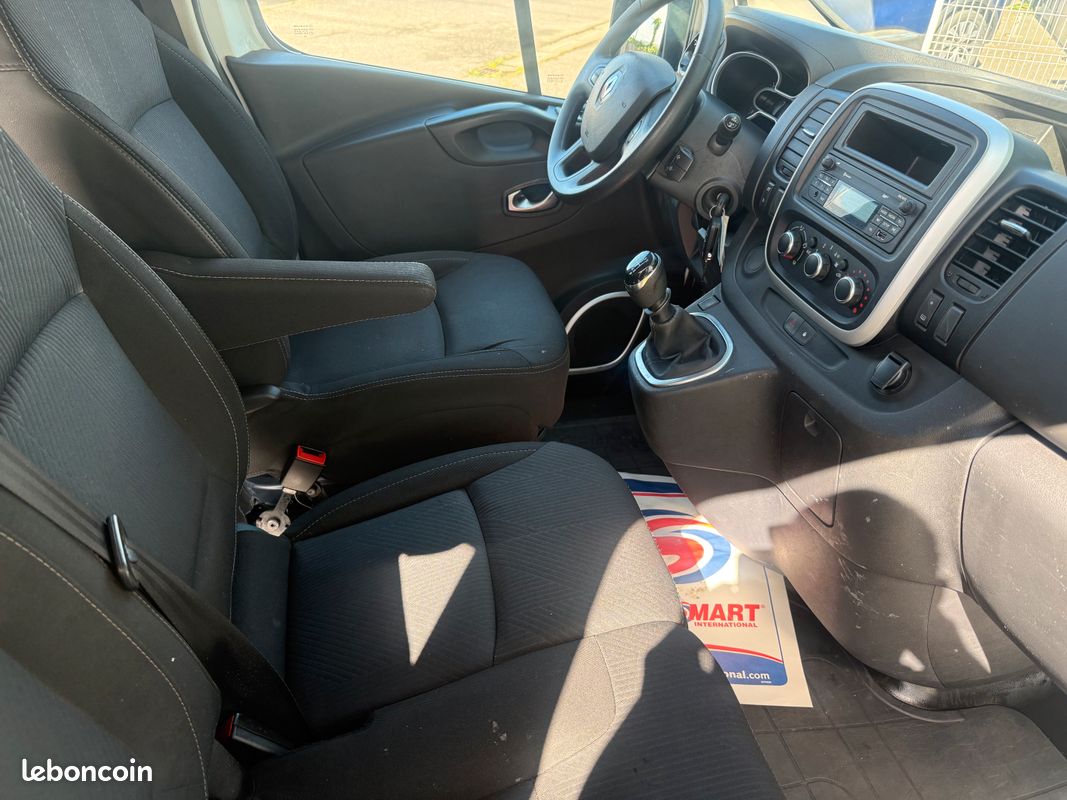 Renault trafic 2.0 l dci 120 ch cabine approfondie 6 places grand confort (image 5)