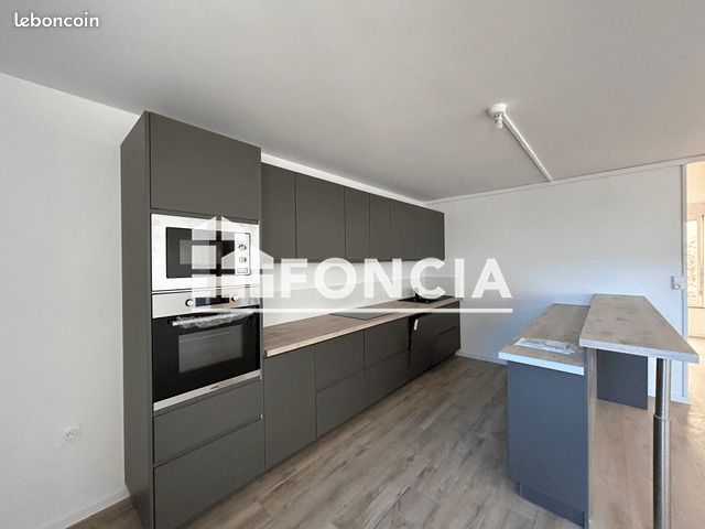 Appartement 4 pièces 94 m² · à Charleville-Mézières · 94 m² · 760 €