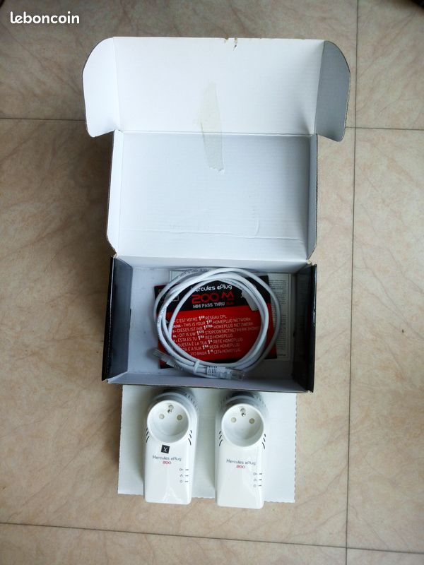 2 adaptateurs CPL ( Courant Porteur en Ligne ) AudioVidéo Hercules ePlug 200 M mini AV (avec prise de courant passante et switch On/Off) (image 2)