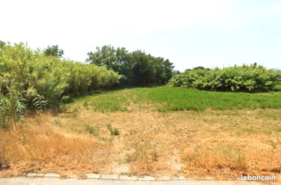 Terrain 590 m² · à Villeneuve-la-Rivière · 135 900 €