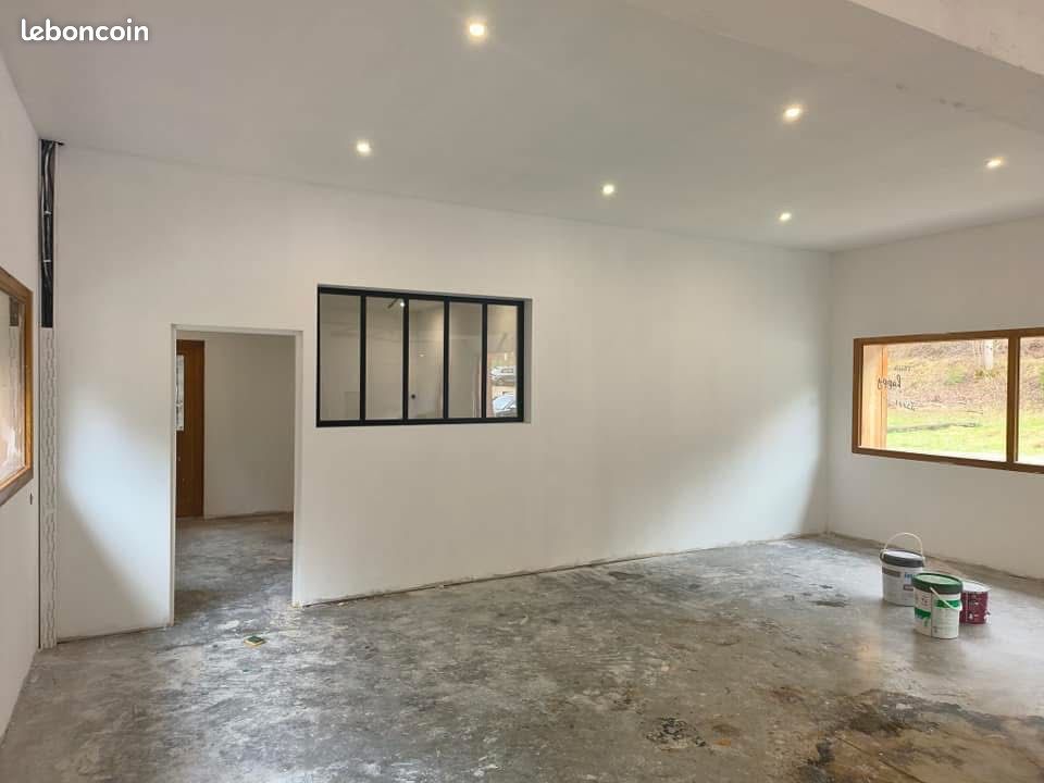 Local commercial 3 pièces 187 m² · à Montperreux · 187 m² · 1 590 €