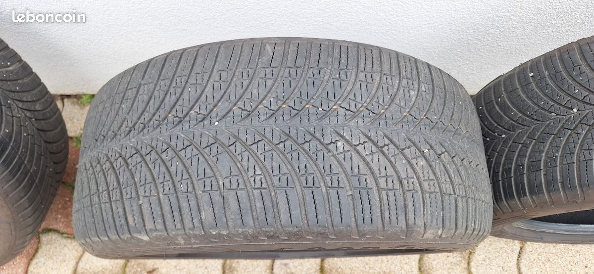 4 pneus GOOD YEAR 4 saisons 245/45 r18 (image 1)