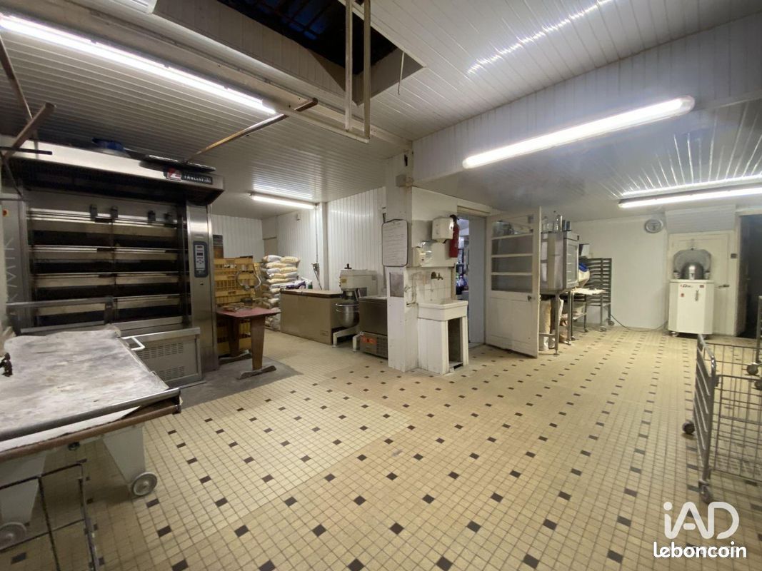 Local 180 m² AIZENAY (image 2)