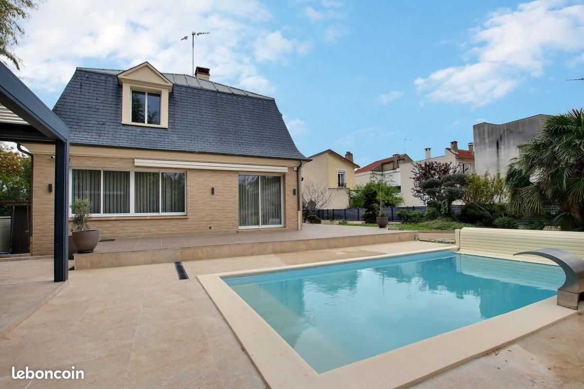 Maison 6 pièces 180 m² · à Courbevoie · 180 m² · 8 500 €/mois