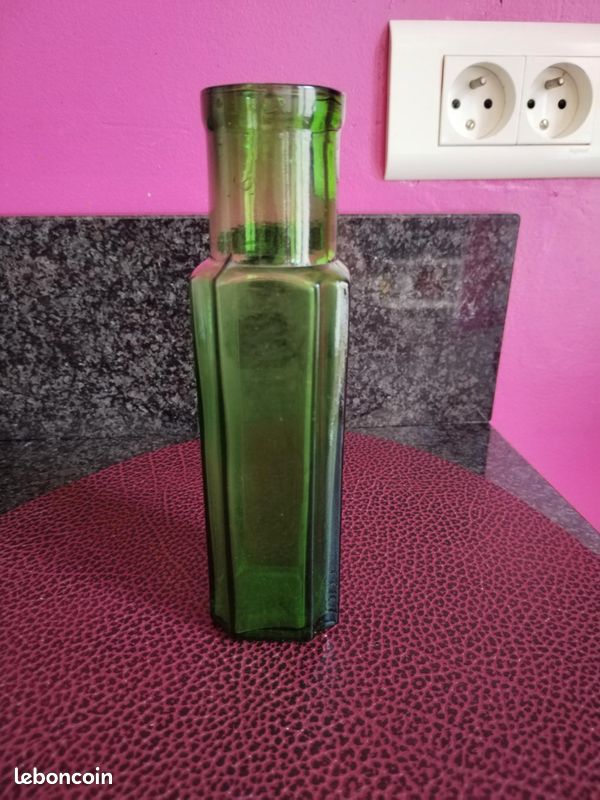 Ancien flacon Louit Frères en verre vert, belle forme publicitaire, marquage moulé. Bel état général, quelques traces du temps. Hauteur 17 cm, largeur 4,5 cm. Objet de collection (image 4)