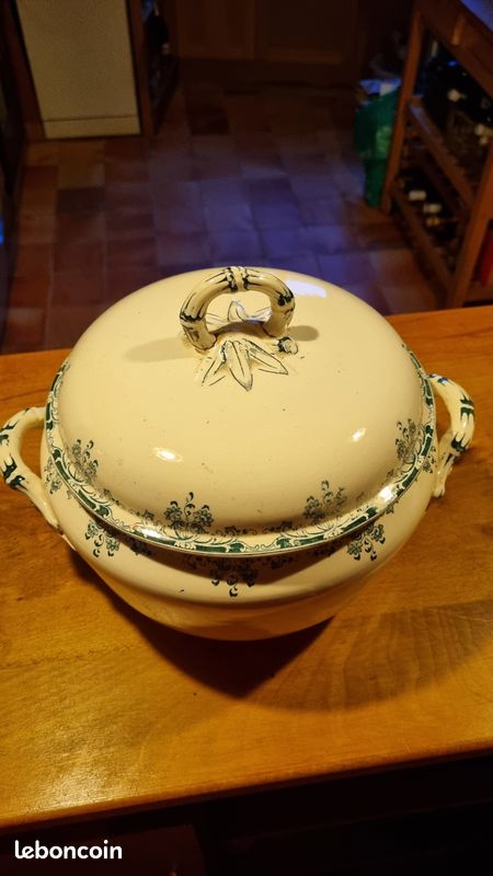 ANCIENNE SOUPIÈRE FAÏENCE Sarreguemines Modèle FONTANGE Couleur Rouge EUR 19,00 - FR ANCIENNE SOUPIÈRE FAÏENCE Sarreguemines Modèle FONTANGE Couleur Rouge EUR 19,00 - FR