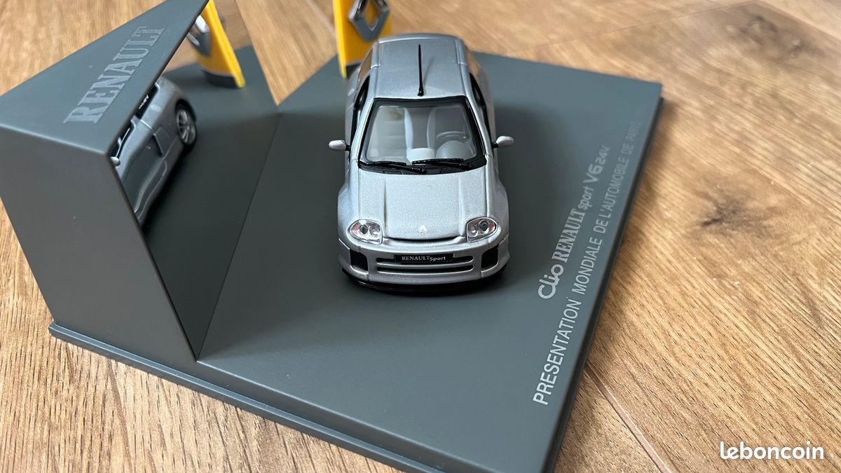 RENAULT CLIO V6 TROPHY N°53 P. THIRION UNIVERSAL HOBBIES 1:43 de re