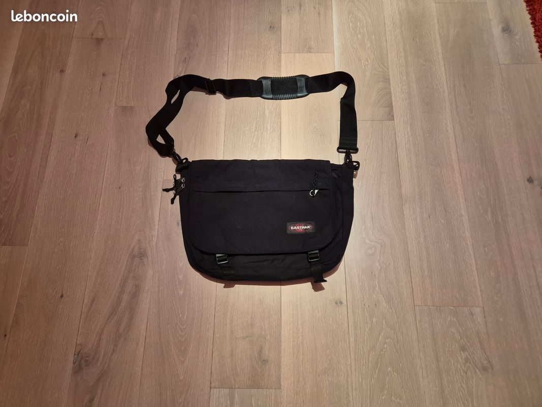 Sac épaule Eastpak noir (image 1)