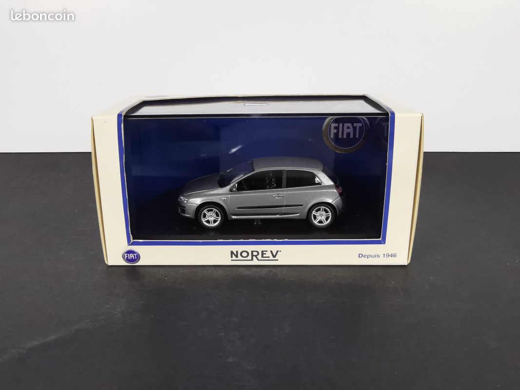 Fiat Stilo de 2002 grise 1/43 Norev (boîtage FIAT) - Collection