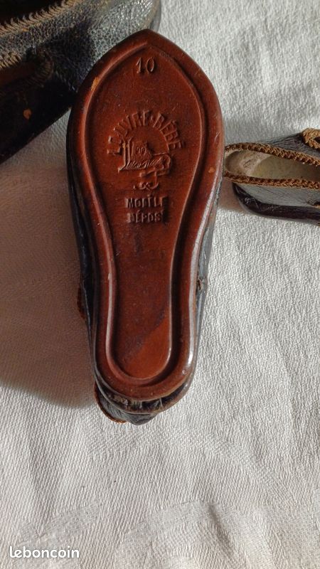 Jolies Chaussures Anciennes Pour Poupée - Cuir - Occasion