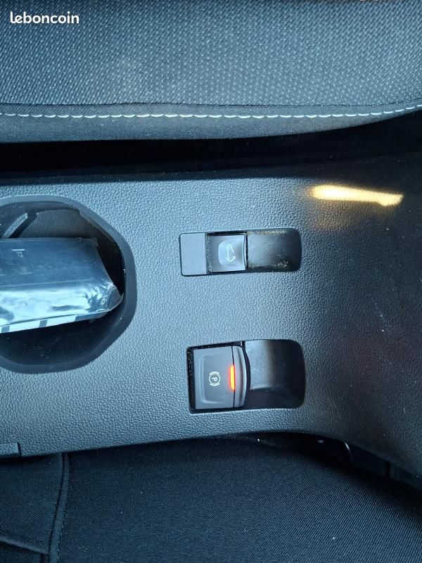 Dacia Sandero TCe 90 CVT Stepway Expression + toit ouvrant + radar av et caméra recul + clim auto... (image 25)