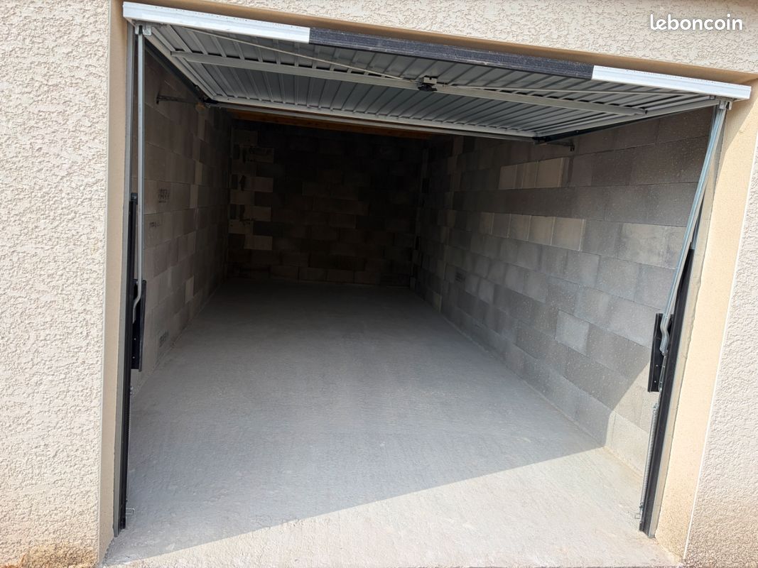 Garage neuf 28m2 · à Issoire · 120 €/mois