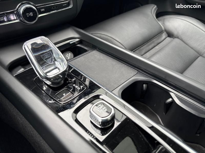 Volvo XC60 T6 Hybride Rechargeable 350ch Ultra Style Dark Geartronic 8 AWD (image 23)