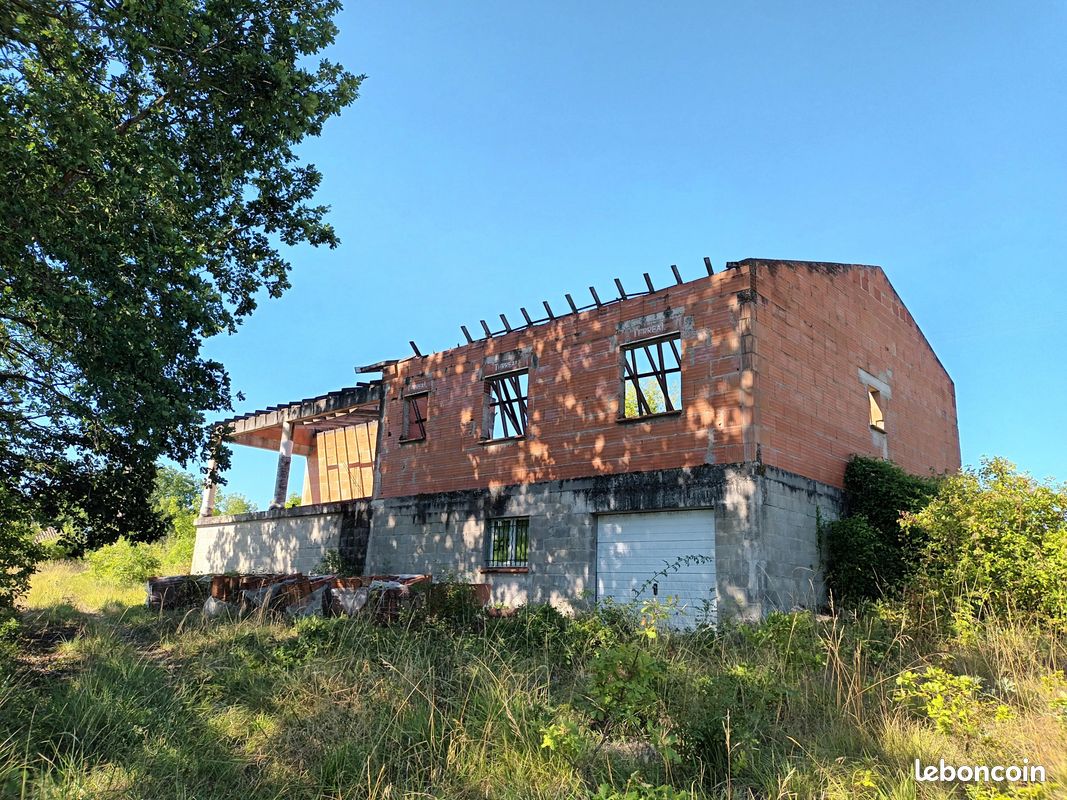 Maison 1 pièce 132 m² · à Miramont-de-Quercy · 132 m² · 50 000 €
