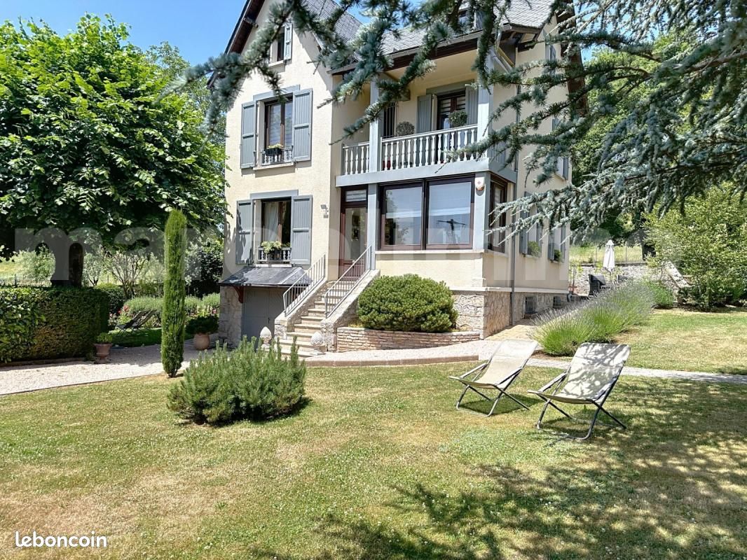 Maison 5 pièces 159 m² · à Saint-Germain-du-Teil · 159 m² · 299 000 €