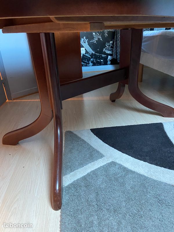 Table avec 6 chaises (image 2)
