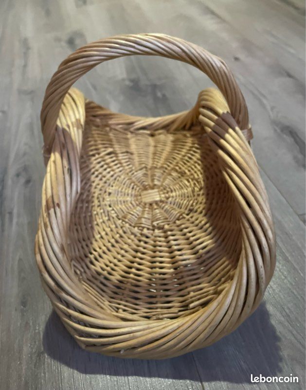 Joli panier en osier Très bon état (image 4)