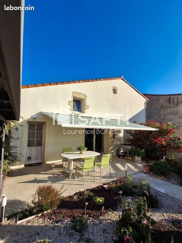 Maison 9 pièces 267 m² · à Fors · 267 m² · 400 000 €