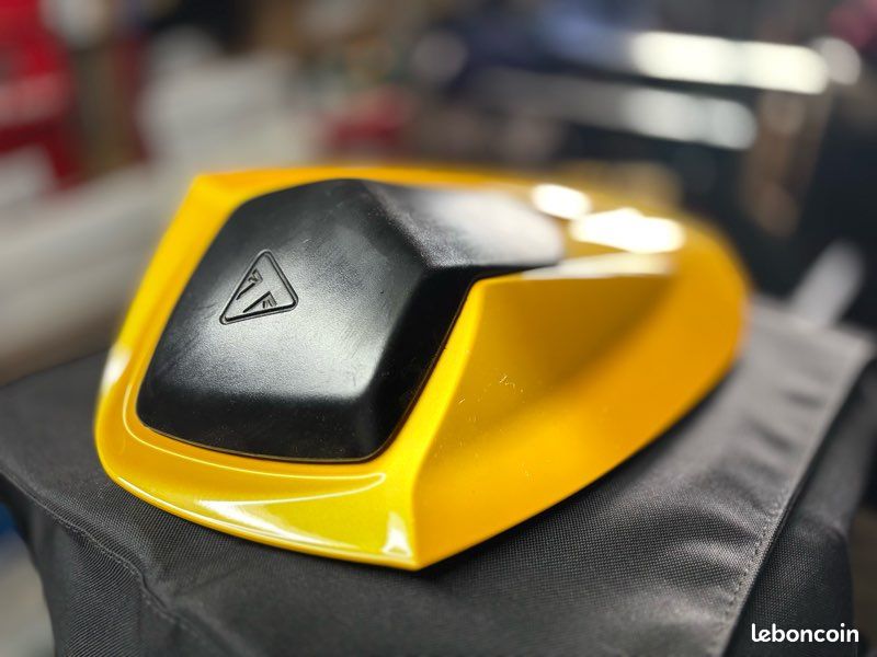 Selle passager et capot de selle Triumph Street Triple 765 RS (image 2)