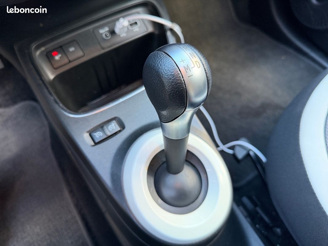 RENAULT TWINGO III TCe 95 EDC Intens CarPlay radar de recul regulateur de vitesse (image 11)