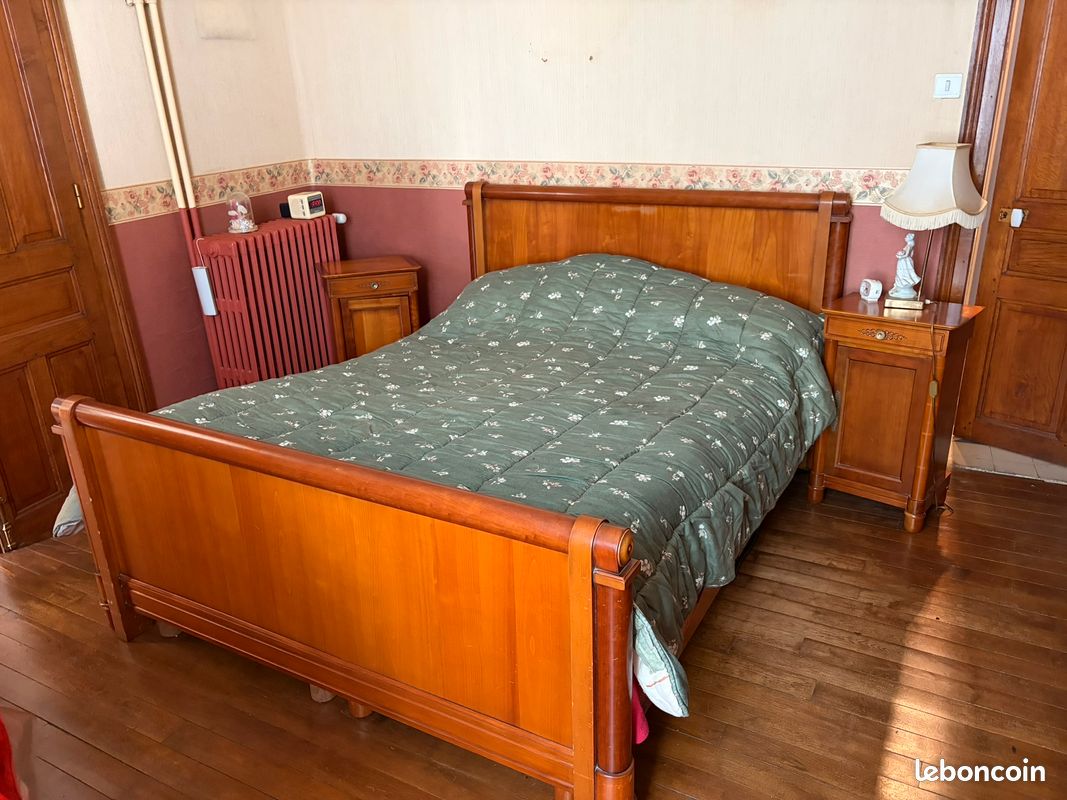 Chambre complète style Louis-Philippe en merisier – Lit, armoire, commode et chevets (image 1)