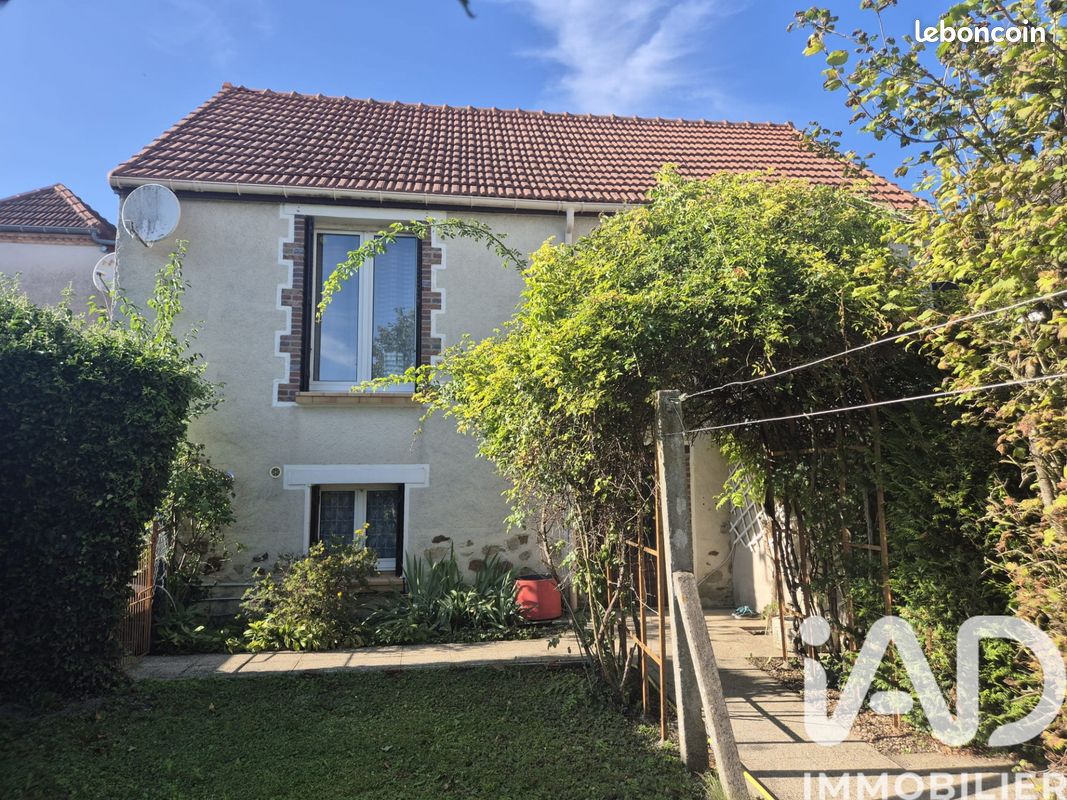 Maison 5 pièces 135 m² · à Esclavolles-Lurey · 135 m² · 129 950 €
