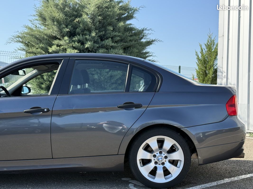 BMW Série 3 V (E90) 320i 150ch Sport Garantie 6 Mois (image 11)