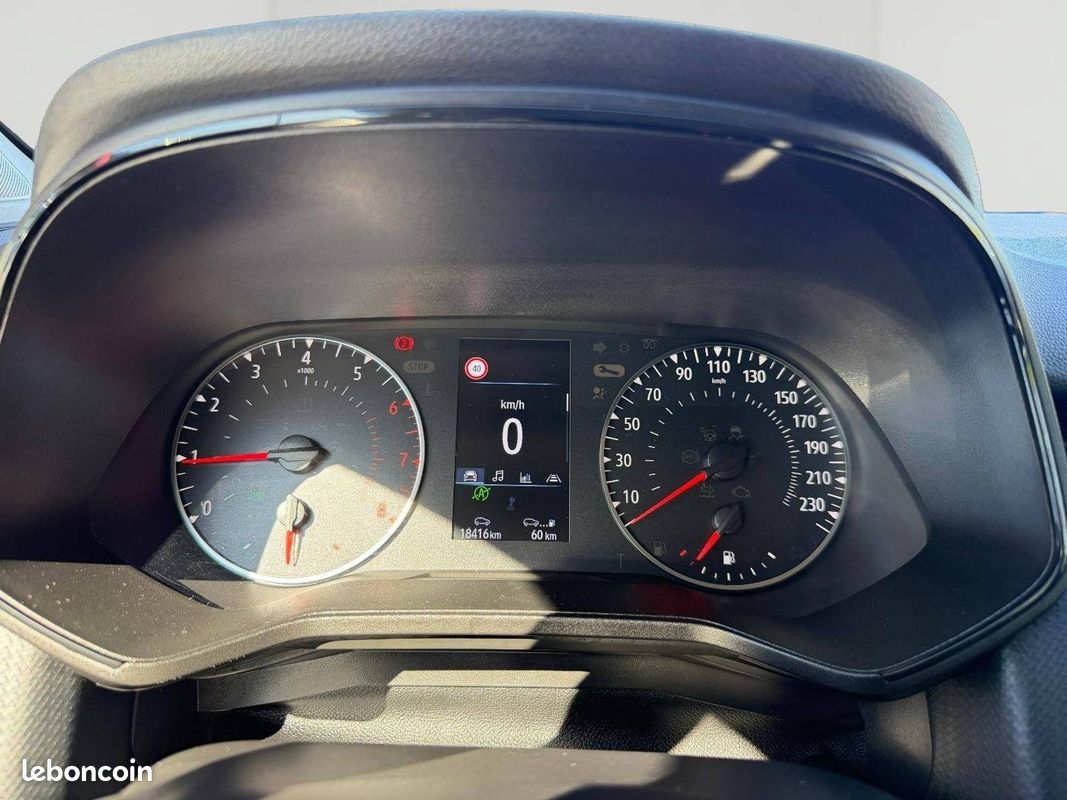 RENAULT Clio TCe 90 Equilibre (image 28)