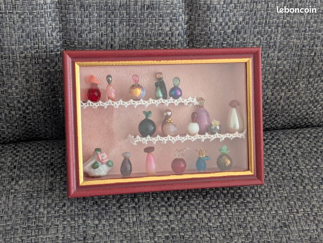Vitrine miniature thème parfum (image 1)