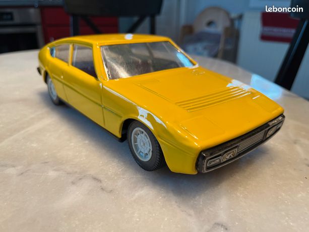 Joustra Matra Simca Bagherra jaune 1/18 moteur à friction 28 cm - Collection