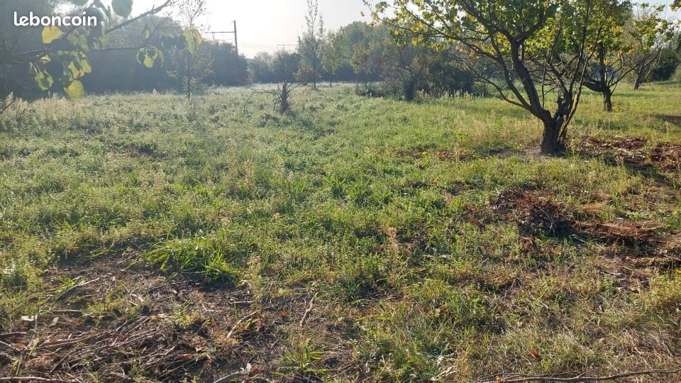 Terrain 430 m² · à Sénas · 160 000 €