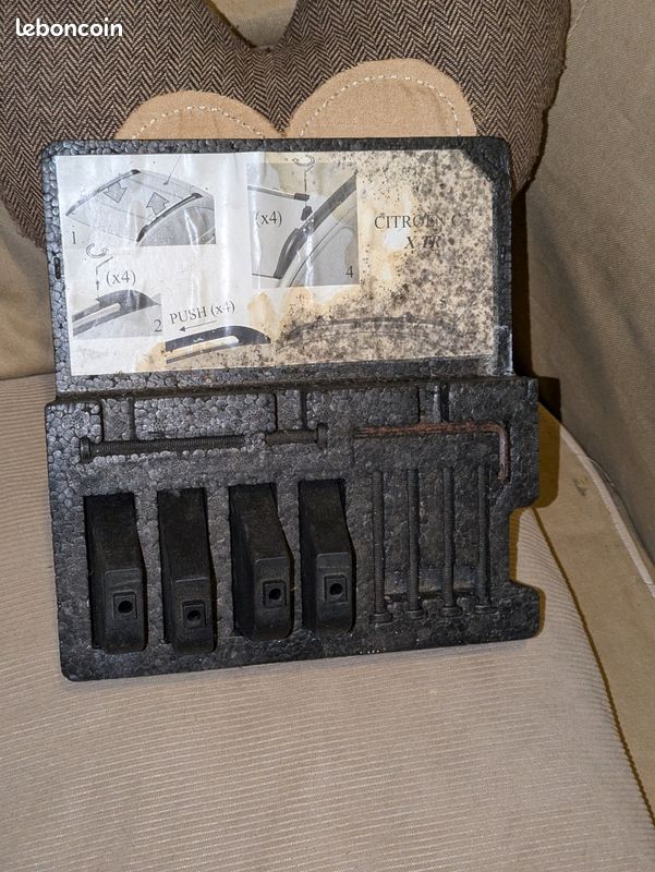 Lot attache barres de toit (image 1)