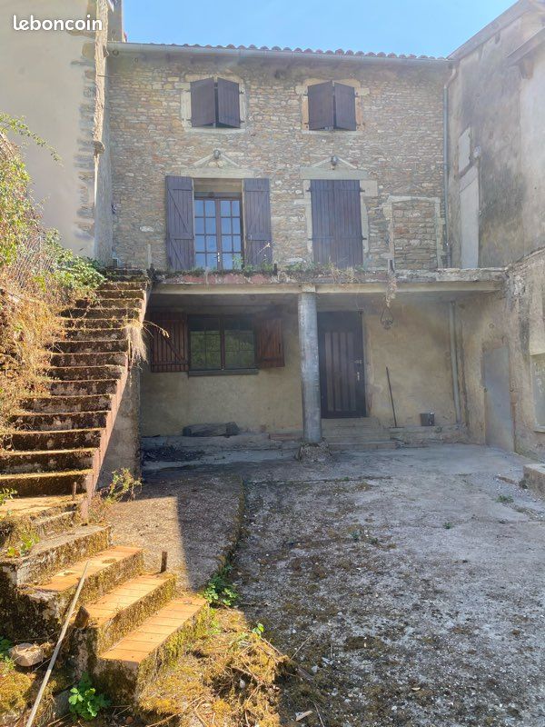 Maison 6 pièces 180 m² · à La Roche-Vineuse · 180 m² · 99 000 €